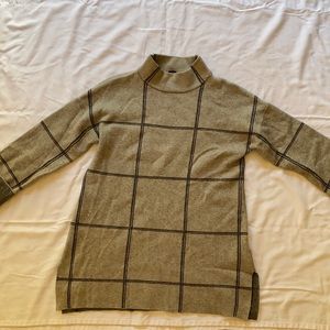 Tahari Gray Sweater Turtleneck Size Small Women/Men
